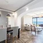 Adriana By Terry's Homes Waterfront Seaview Daire
