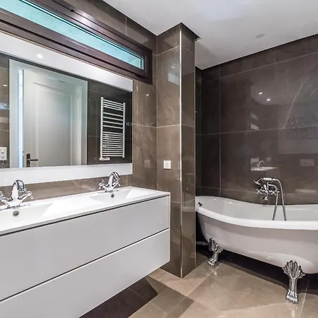 Adriana By Terry's Homes Waterfront Seaview Apartmán Cannes