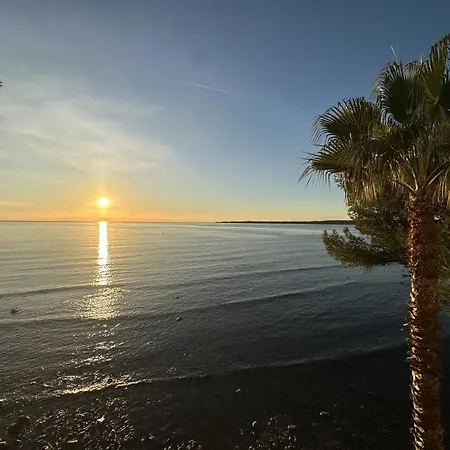 Διαμέρισμα Adriana By Terry's Homes Waterfront Seaview *