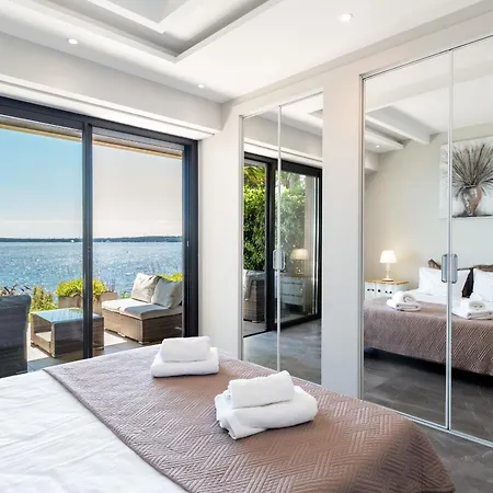 Adriana By Terry's Homes Waterfront Seaview * Cannes
