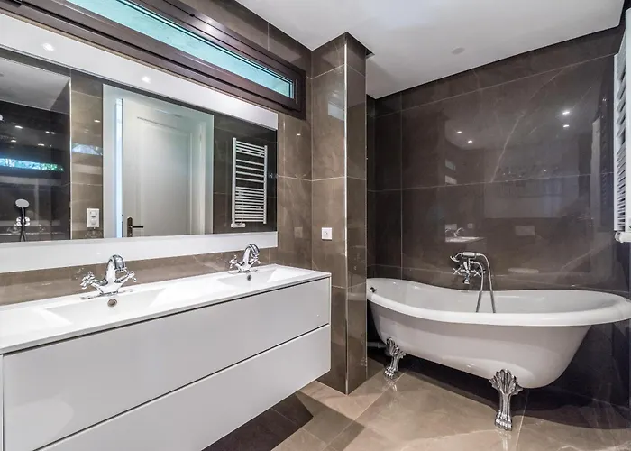 Adriana By Terry's Homes Waterfront Seaview Apartament Cannes